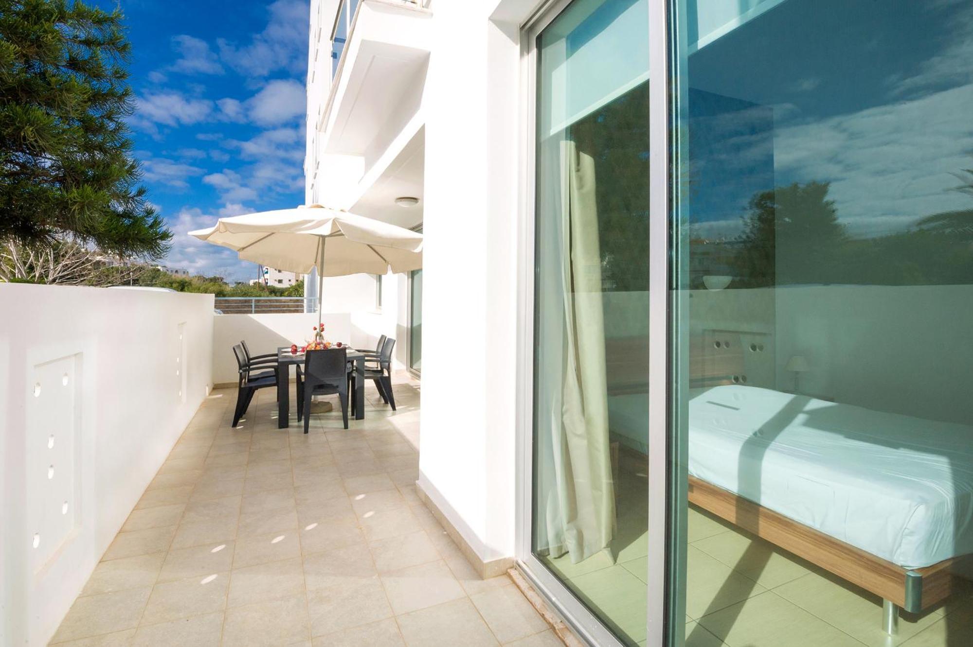 Calypso - Coralli Beachfront Apartment Protaras Exterior foto